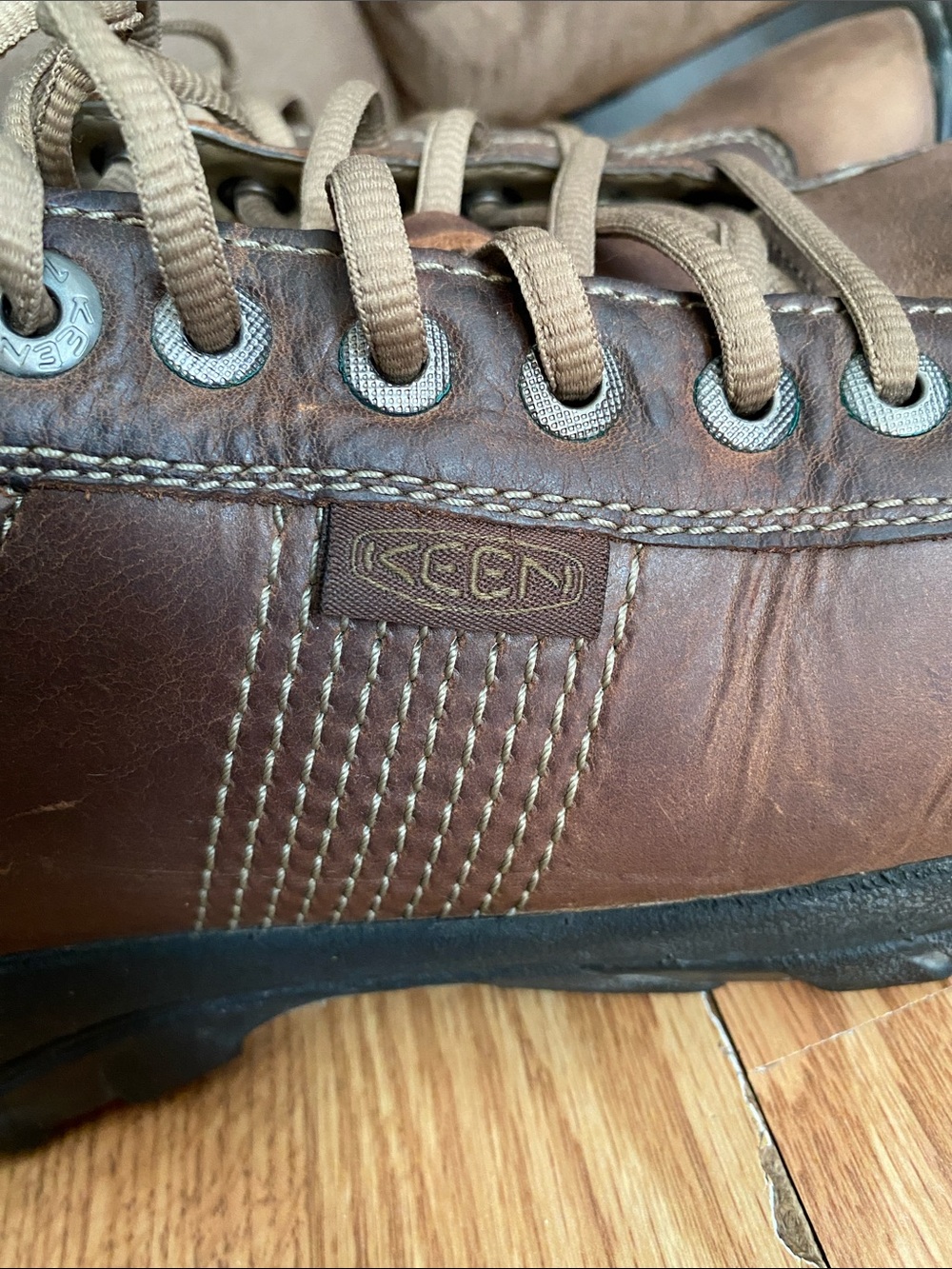 Keen Men's Austin Brown Leather Lace-up Casual Shoe, with Black Sole - Picture 2 of 7